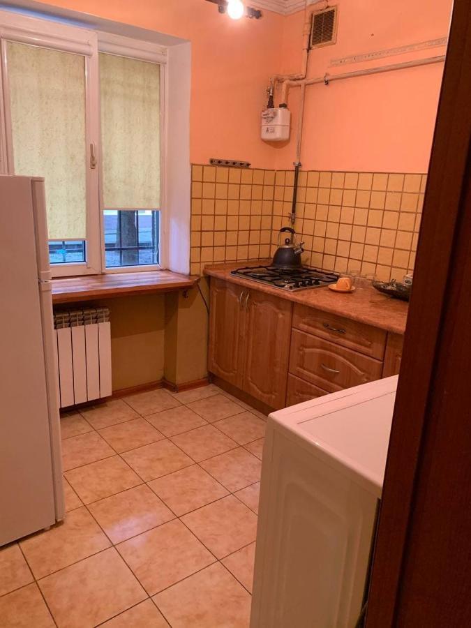 Апартаменти З Усіма Зручностями 체르니우치 외부 사진